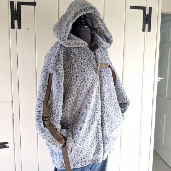 SOLD Jayley Faux Fur Teddy Jacket NWOT one size - Picture 5 of 11